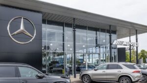 Eigenaar schrikt zich rot: eerste onderhoudsbeurt Mercedes kost 37.610 euro