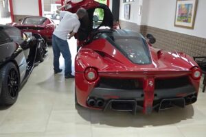 Hij kocht zijn Ferrari LaFerrari V12 voor slechts 1,5 miljoen, maar betaalde 200.000 extra voor nieuwe batterijen