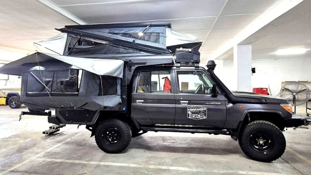 Toyota Land Cruiser verandert in een camper voor vier personen mét verborgen douche