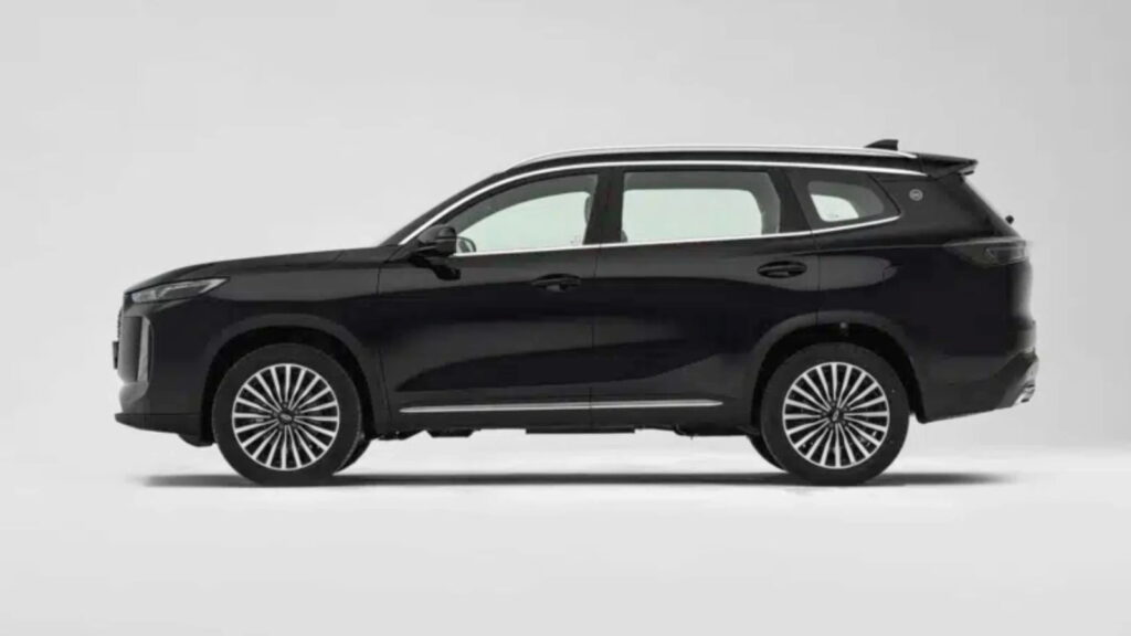 7 stoelen en 200 pk voor nog geen 14.000 euro: reusachtige SUV bestormt de markt 