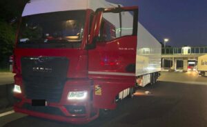 Franse gendarmerie betrapt dieseldieven met op afstand bestuurbare verrassing onder vrachtwagen