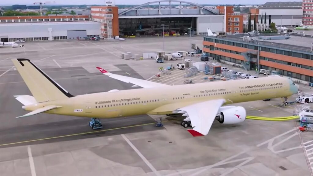 Vliegtuig breekt wereldrecord: 22 uur non-stop in de lucht