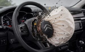 1,7 miljoen auto’s krijgen rijverbod: Bekijk hier de volledige lijst