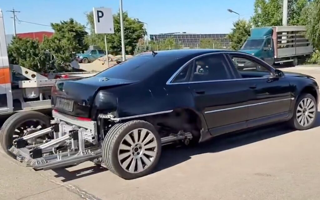 Waarom deze Audi zijn achterwielen heen en weer beweegt