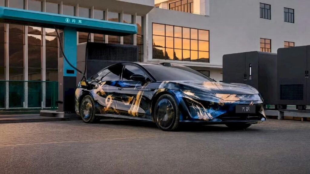BYD lanceert enorme elektrische sedan met supercar-cijfers: 764 pk en 1.000 km range