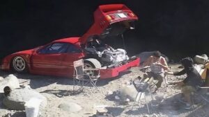 Iemand ging kamperen met een Ferrari F40 van ruim een miljoen euro