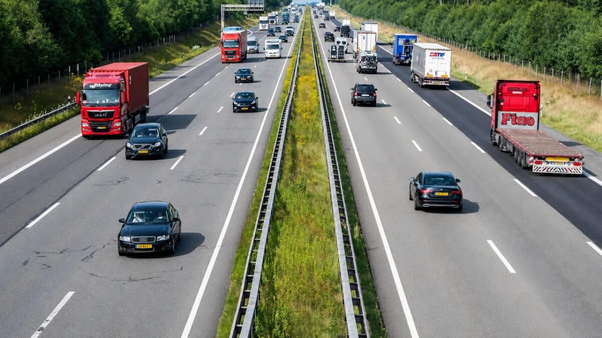 Bijna niemand kent deze regel: rechts inhalen op de snelweg mag gewoon