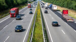 Bijna niemand kent deze regel: rechts inhalen op de snelweg mag gewoon