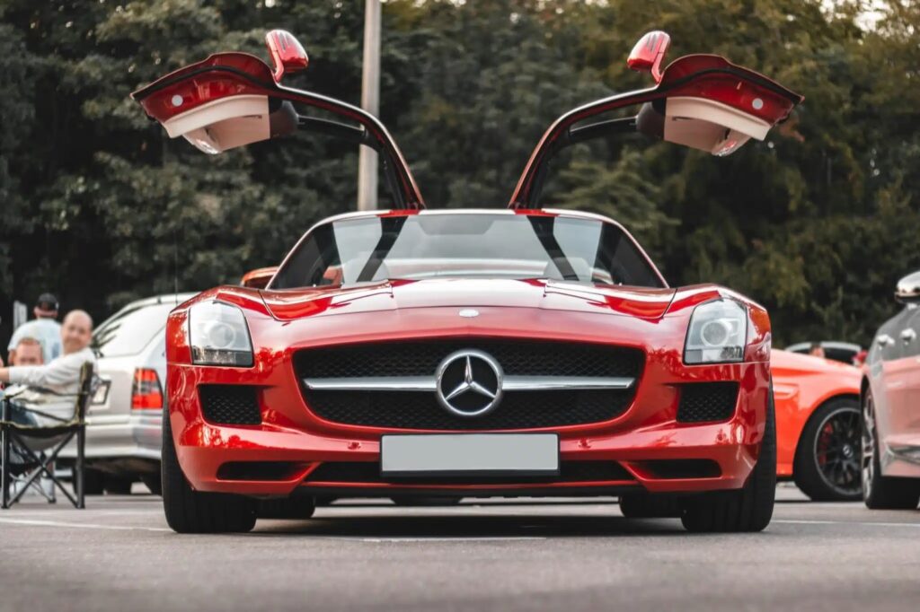Mercedes-eigenaar kreeg snelheidsboete van 1,1 miljoen euro in  120-km/u-zone