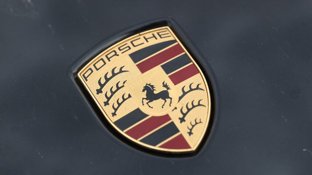 Bij de Action koop je nu een Porsche voor 99 euro