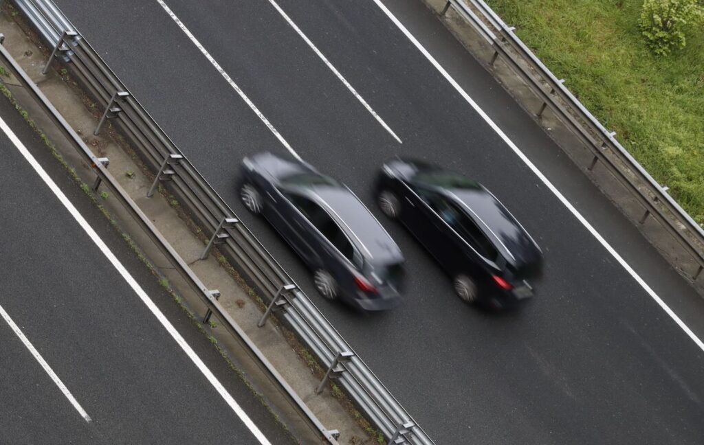 Reis van 600 kilometer met 100 km/u onthult het werkelijke verschil tussen een elektrische auto en een dieselauto