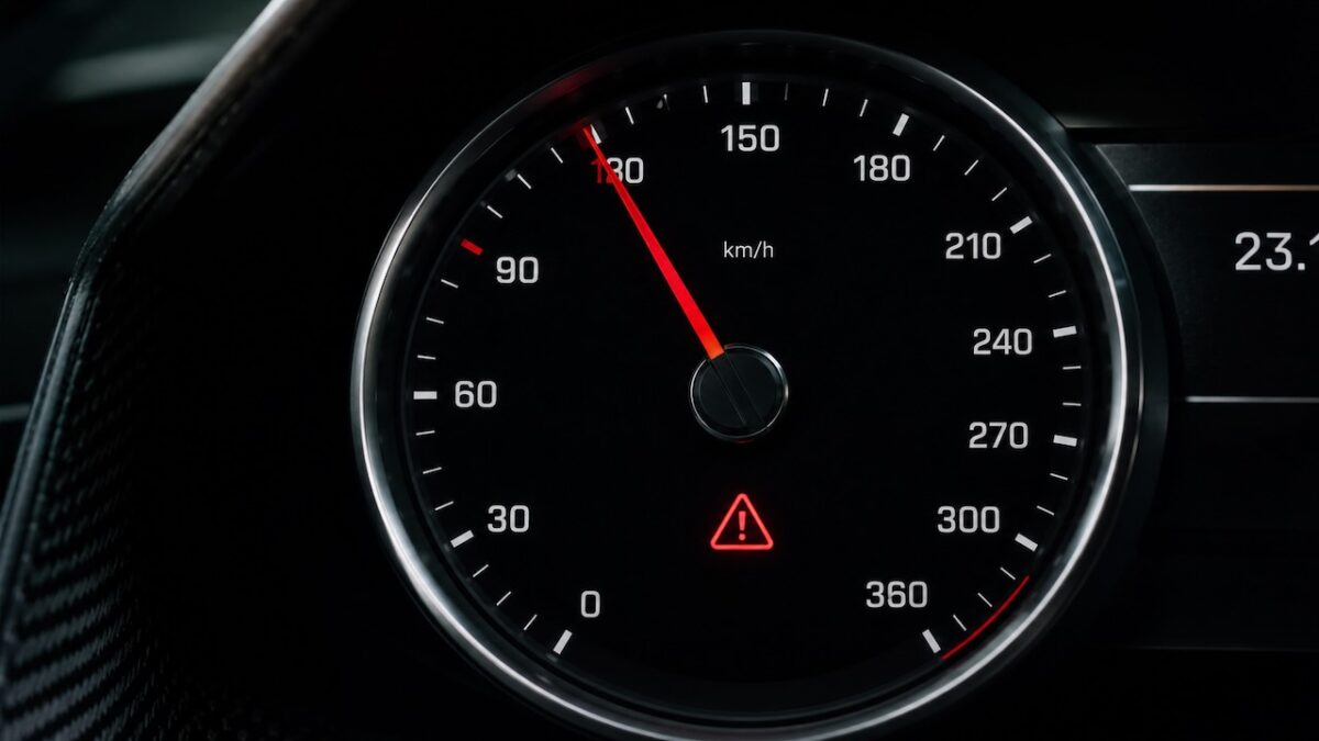 EU voert vanaf 2030 een systeem in dat auto’s automatisch afremt als je stout bent