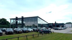Grote autodealer met dertien vestigingen sluit na bijna 90 jaar de deuren