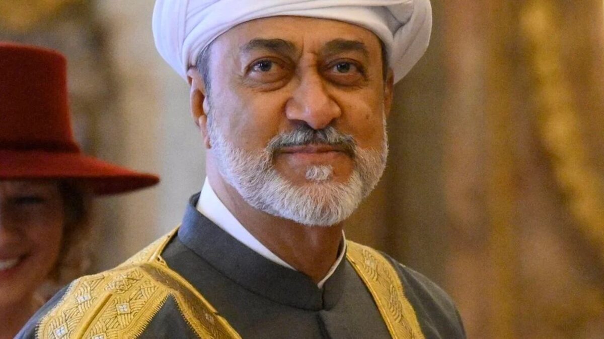 155 meter luxe, plaats voor 70 gasten en concertzaal aan boord: megajacht koninklijke familie van Oman gespot aan Franse Rivièra