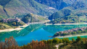 Geheime tip voor Italië: dit meer is schilderachtig mooi