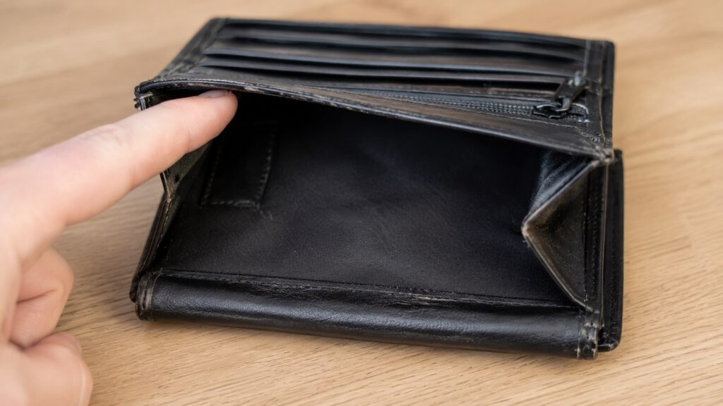 Monika leeft van 400 euro per maand en zoekt al vijf jaar werk: ‘Zonder mijn ouders zou ik dakloos zijn’