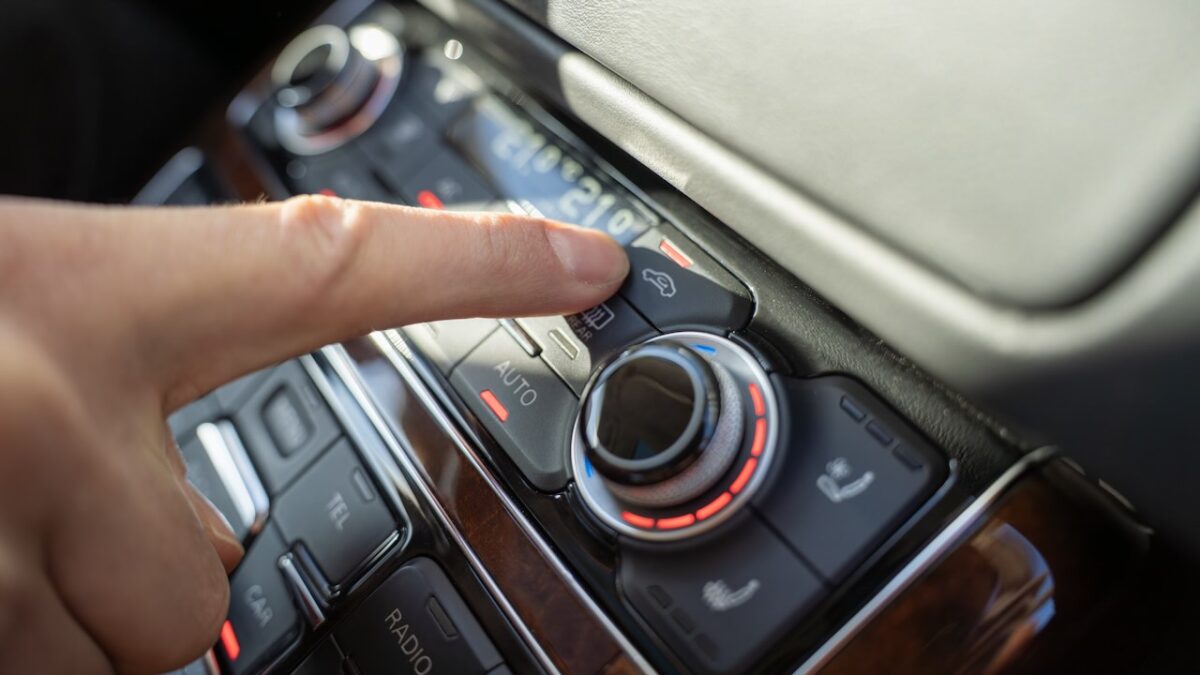 Duits premium automerk geeft fout toe en grijpt in: er komen meer knopjes op het dashboard
