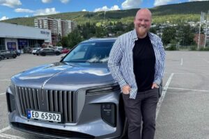 ‘Ik weet niet meer of ik moet lachen of huilen’: eigenaar is helemaal klaar met Chinese elektrische auto