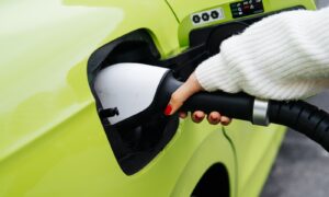 ‘Over 5 jaar kunnen alle elektrische auto’s waardeloos zijn’