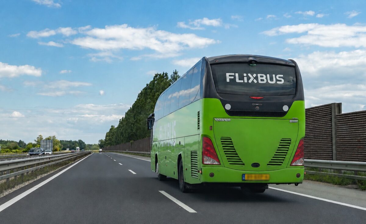 ‘Vergoed de ticketprijs, maar alleen voor de tweede klas’: FlixBus laat 40 passagiers vier uur lang in de hitte wachten