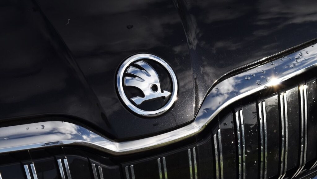 Skoda kiest definitief voor verbrandingsmotoren in plaats van elektrische auto’s