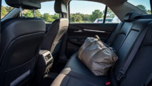 Boete van €200 als je tas verkeerd in de auto ligt