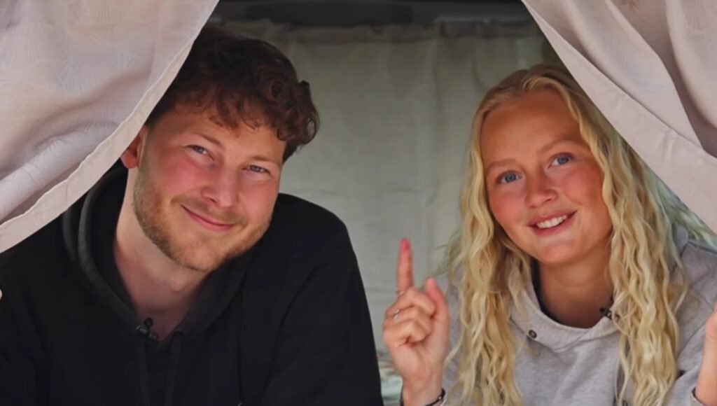 Jong stel heeft Berlingo omgebouwd tot camper: nu is het hun broodwinning