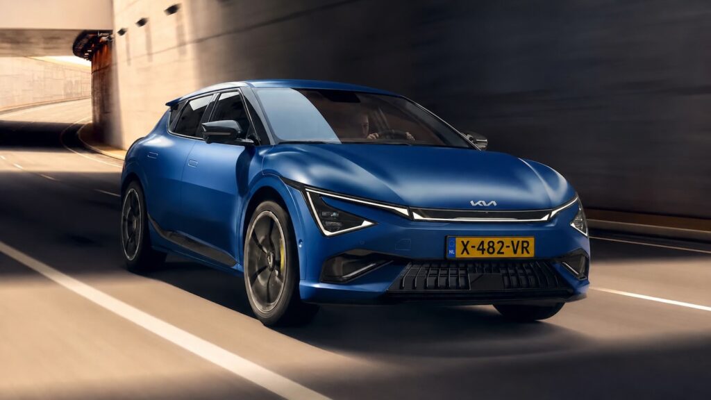 Sneller dan een Porsche 911: Deze 6 gezinsauto’s laten de sportwagen achter zich