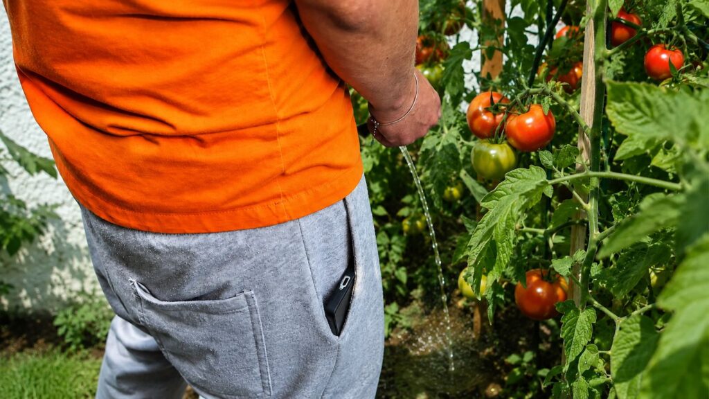 Wie nog steeds in de tuin plast, moet snel zijn