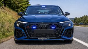 Politie neemt 407 pk sterke Audi RS3 in beslag en zet hem nu zelf in