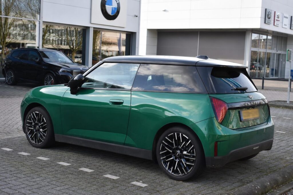 Flinke domper voor EV-rijders: elektrische auto’s verliezen razendsnel hun waarde