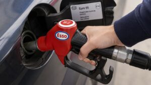 Code rood voor automobilisten: Binnenkort raakt het iedereen die zijn auto voltankt