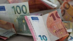 Contant geld: Wie dit niet meldt, riskeert een boete