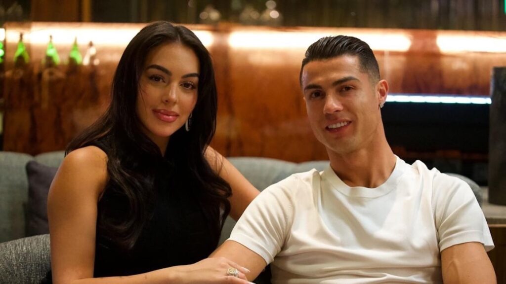 ‘Ik kwam met bus aan en vertrok in een Bugatti’: Georgina over haar liefdesverhaal met Cristiano Ronaldo