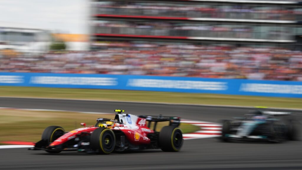 Goed nieuws voor Lewis Hamilton: rivalen van Mercedes krijgen straffen