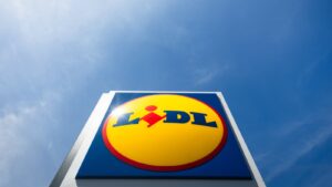 Beter dan gewone parasol: Lidl-product biedt schaduw én licht