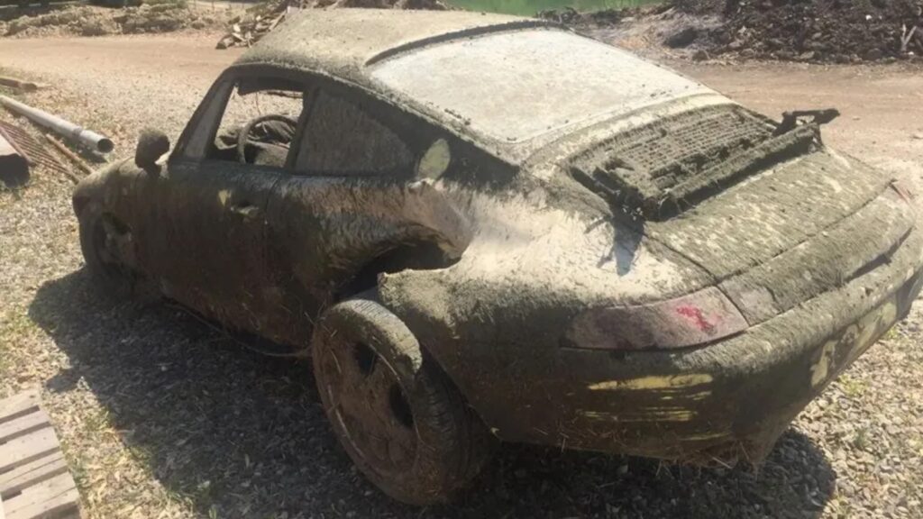 Porsche gevonden na 5 jaar in de rivier: nu is hij klaar