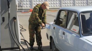 Russen moeten brandstof uit de jaren 90 tanken om economische instorting te voorkomen