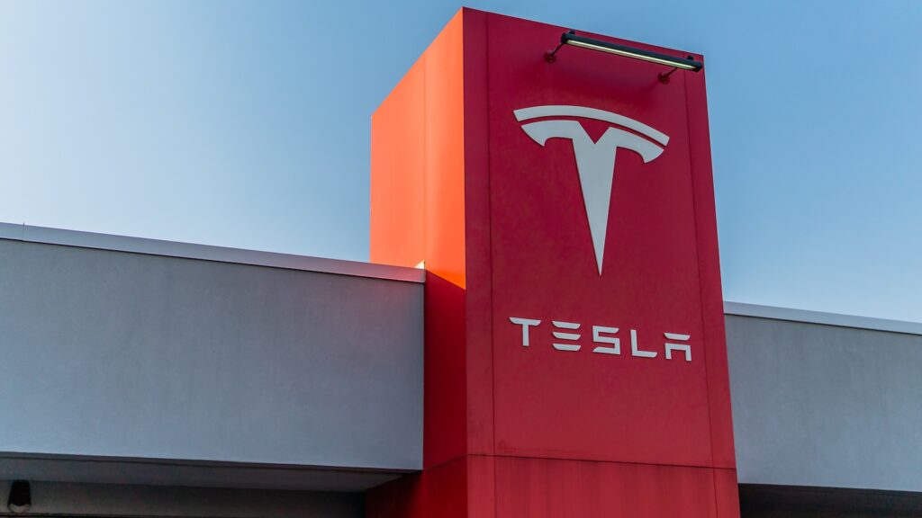 ‘Iedereen is weg’: Stakende werknemers worden uitgekocht door Tesla