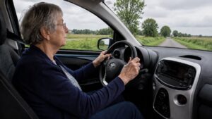 Plan voor automobilisten: Vanaf 75 jaar wordt het rijbewijs afgepakt