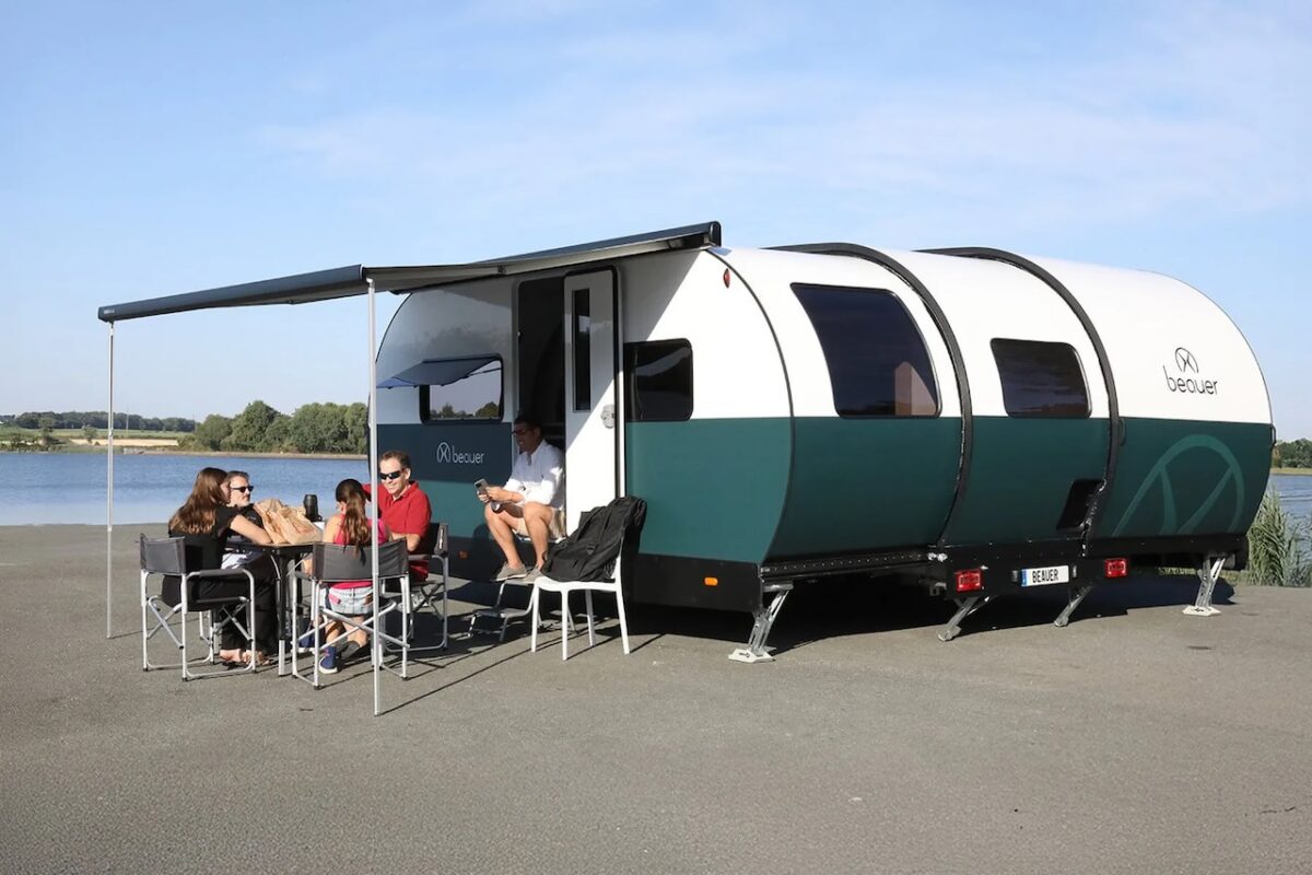 Slimme caravan verandert in één klap in een gigantische familiewoning