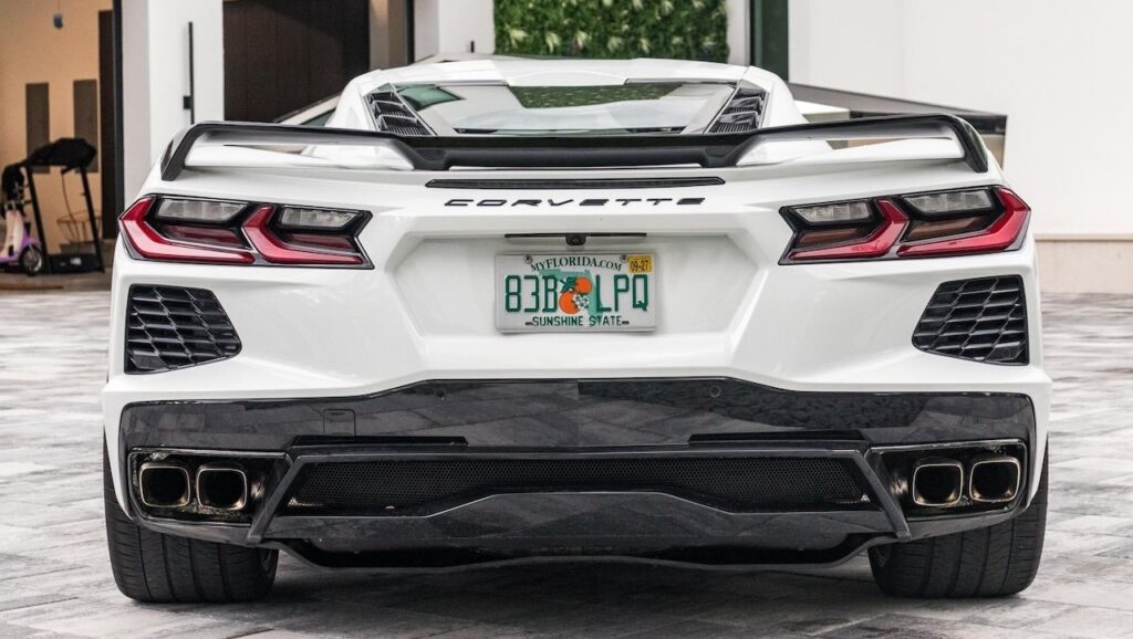 Bijna nieuwe Corvette met nog geen 8.000 kilometer gaat voor opvallend bedrag van eigenaar wisselen