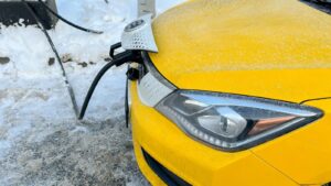 Elektrische auto’s stranden deze winter op een accu van 60 euro, en de app is de boosdoener