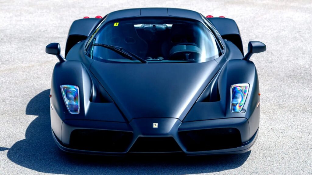 Ferrari Enzo was ooit van een koninklijke familie en gaat nu voor miljoenen weg