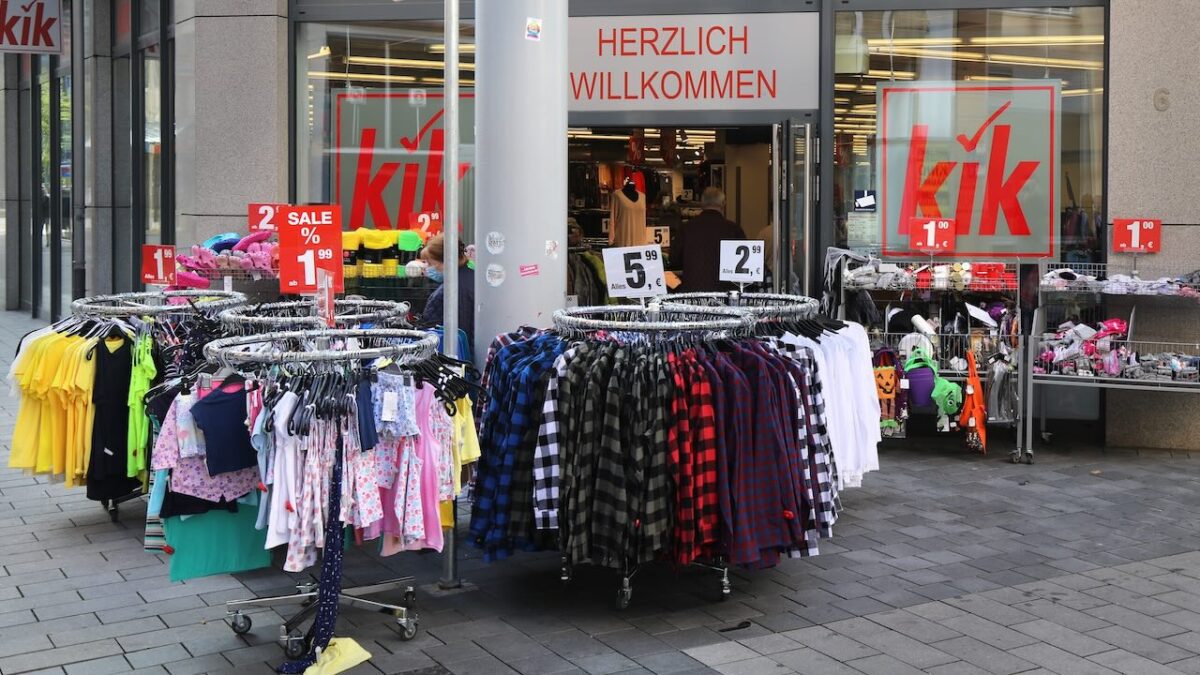 Grote modeketen sluit 150 winkels en maakt nieuwe locaties bekend