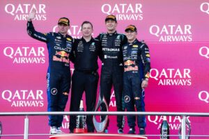 Verstappen legt uit waarom Russell buiten bereik bleef ondanks late inhaalrace op GP van Azerbeidzjan