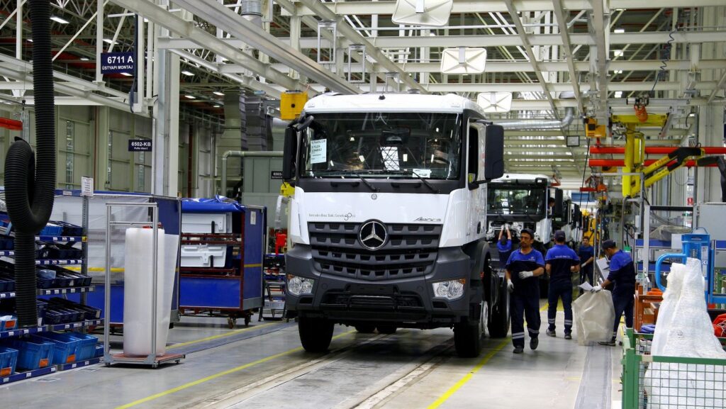 82 procent goedkoper: Mercedes toont werknemers een kostenvergelijking met Oost-Europa