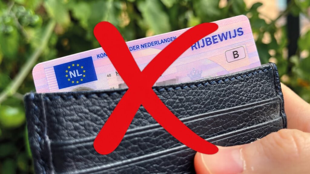 70-jarige denkt dat hij een rijbewijs heeft: wordt in de gevangenis gegooid