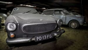 Buren stomverbaasd: bejaarde man verborg 230 luxeauto’s