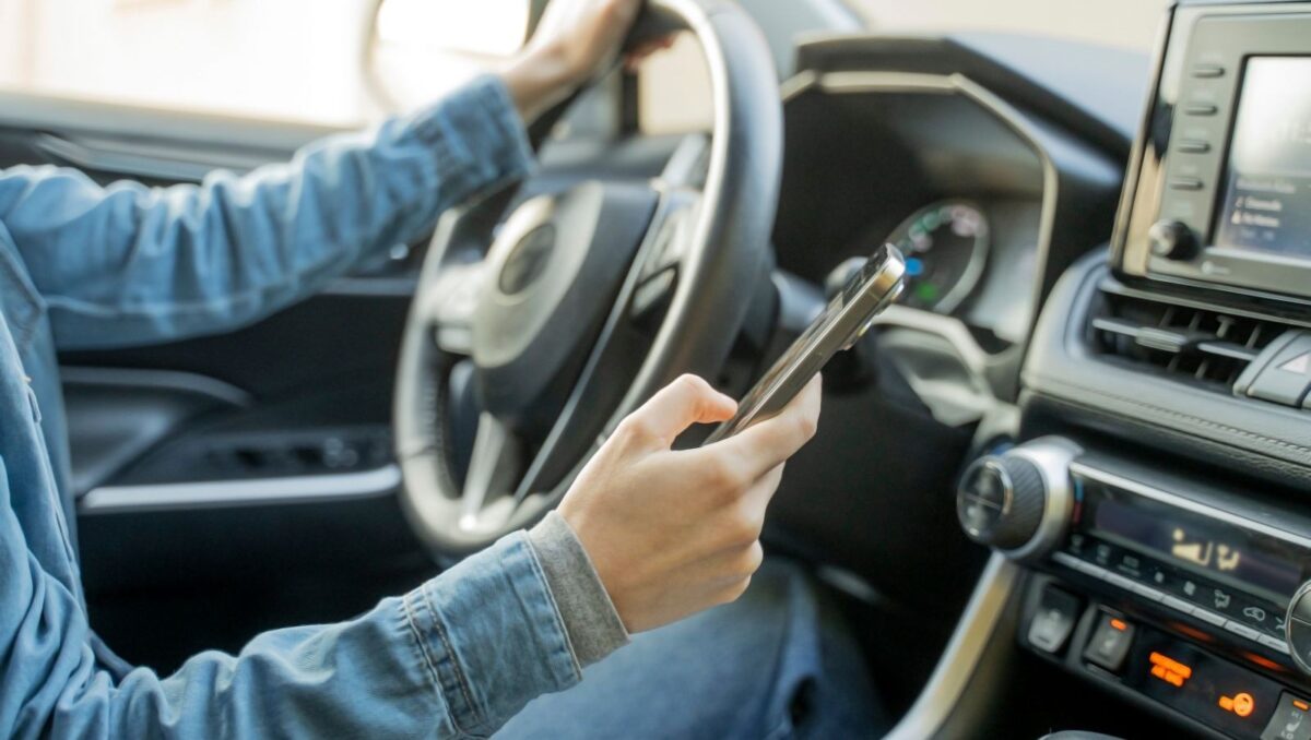 smartphone in auto